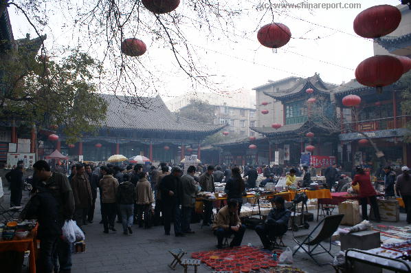 Head down to the Temple Market in Old Lanzhou !