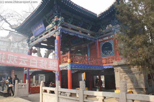 Visit the White Cloud Temple on the South River Bank ... !